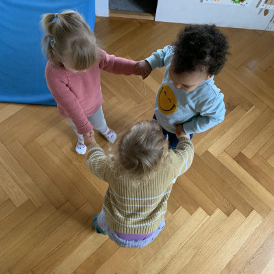 Wir singen und tanzen